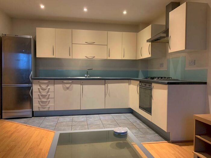 2 Bedroom Flat To Rent In Cubix Apartments, E3