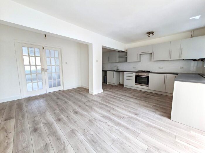 3 Bedroom Terraced House To Rent In Warwick Avenue, Harrow, HA2