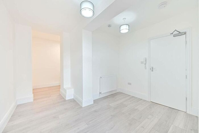 Studio To Rent In Mora Road, Cricklewood, London, NW2