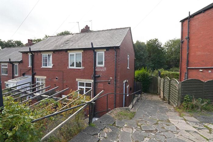 2 Bedroom End Of Terrace House To Rent In Sunnybank Drive, Greetland, Halifax, HX4