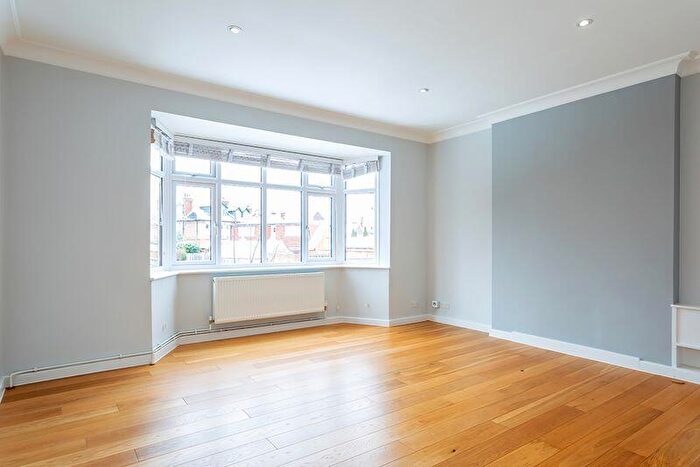 2 Bedroom Flat For Sale In Ewell Road, Surbiton, KT6