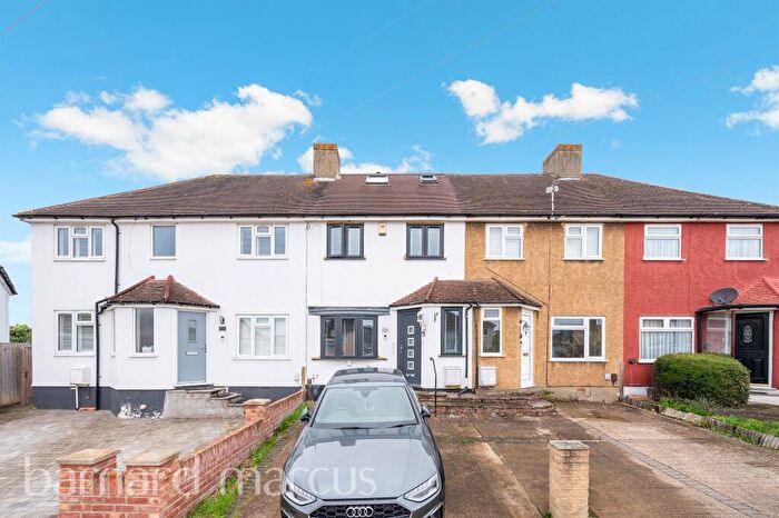 3 Bedroom Terraced House For Sale In Clippesby Close, Chessington, KT9