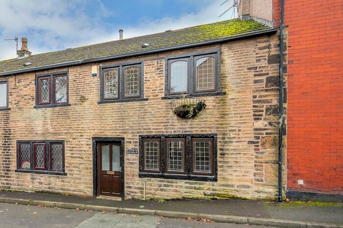2 Bedroom Cottage To Rent In Whitegate, Smithybridge, Rochdale OL15