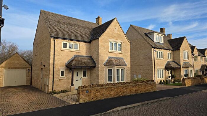 4 Bedroom Detached House To Rent In Old Railway Close, Lechlade, GL7