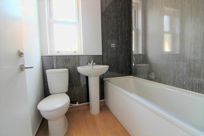 Studio To Rent In Station Road, Winchmore Hill, N21