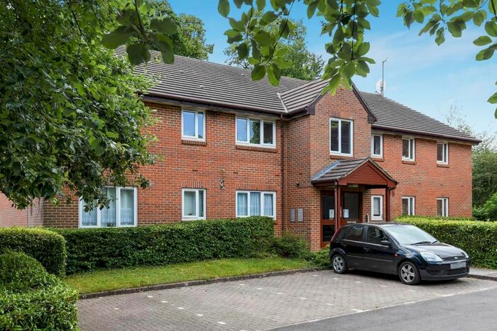 1 Bedroom Flat To Rent In Tilebarn Close, Henley-On-Thames, Oxfordshire, RG9