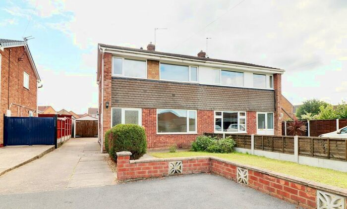 3 Bedroom Semi-Detached House To Rent In West View, Scunthorpe, DN17