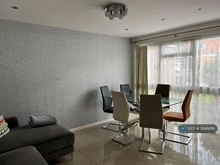 4 Bedroom Detached House To Rent In Christchurch Close, Birmingham, B15