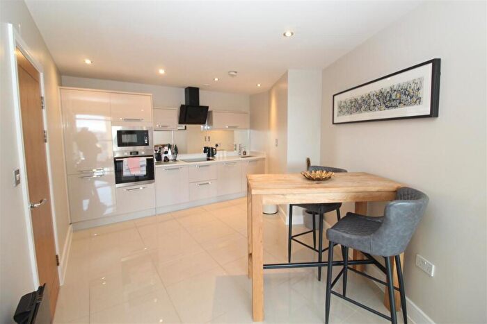 1 Bedroom Flat For Sale In Altolusso, Bute Terrace, Cardiff, CF10