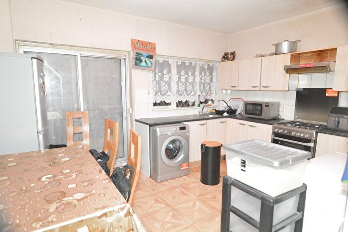 3 Bedroom Terraced House For Sale In Stokes Road, London, E6