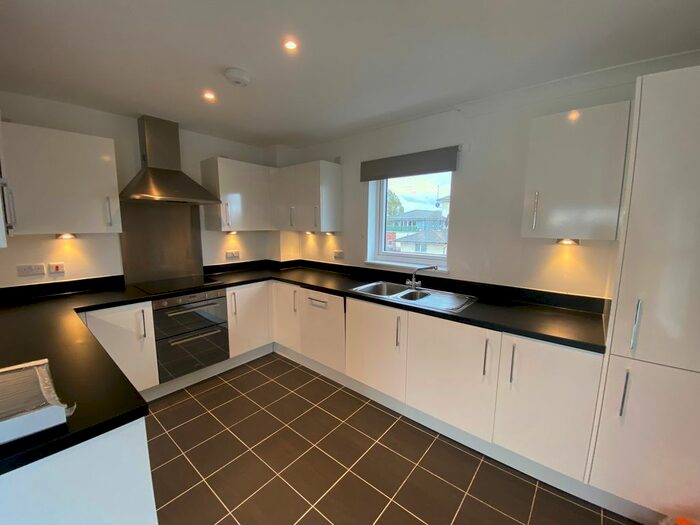 2 Bedroom Flat To Rent In Kingfisher Close, Warwick, CV34