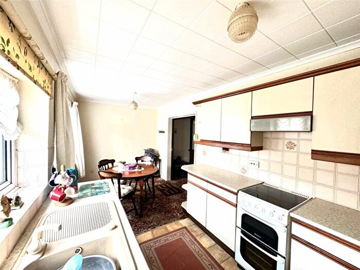 3 Bedroom Semi-Detached House For Sale In Yewdale Crescent, Coventry, West Midlands, CV2