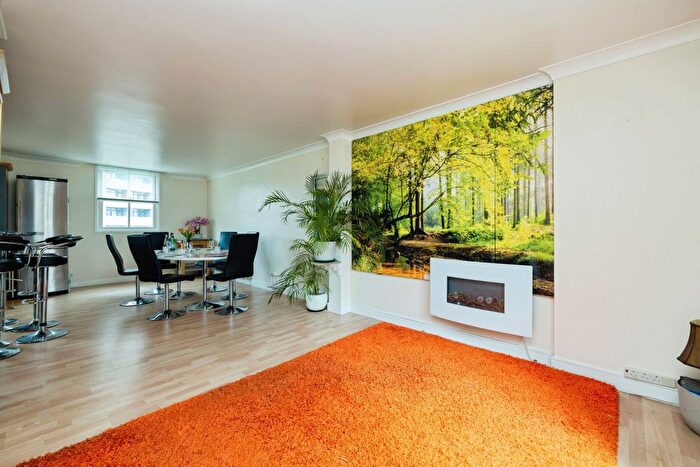 3 Bedroom Flat For Sale In Hide Place, London, SW1P