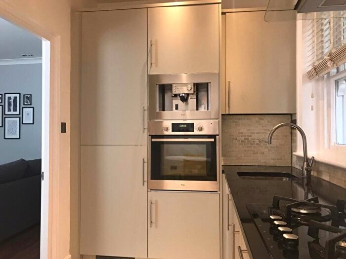 2 Bedroom Apartment To Rent In Cambridge Avenue, London, NW6