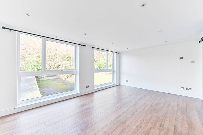 1 Bedroom Flat To Rent In Auckland Road, Crystal Palace, London, SE19