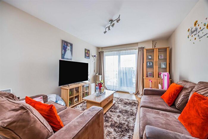 2 Bedroom Flat For Sale In Gisors Road, Southsea, PO4