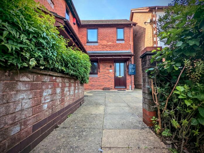 2 Bedroom End Of Terrace House To Rent In Chardstock Close, Exeter, EX1