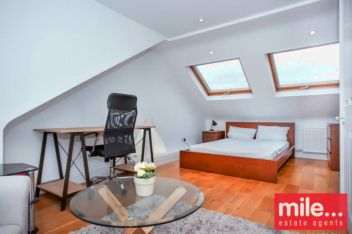 3 Bedroom Flat To Rent In Pember Road, London, NW10