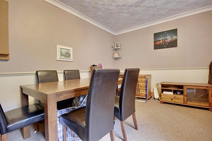 3 Bedroom Semi-Detached House For Sale In Chedworth Crescent, Portsmouth, PO6