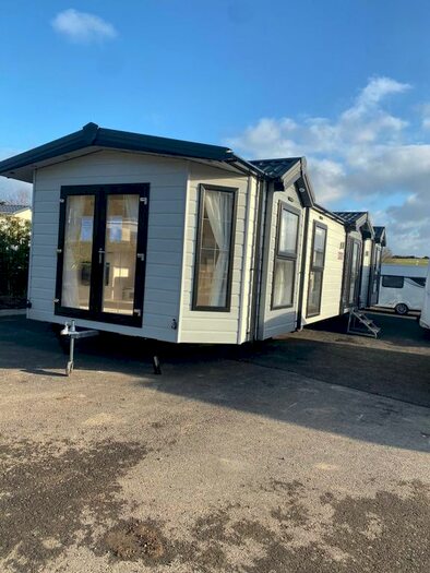 2 Bedroom Lodge For Sale In Lady Ediths Drive, Scarborough YO12