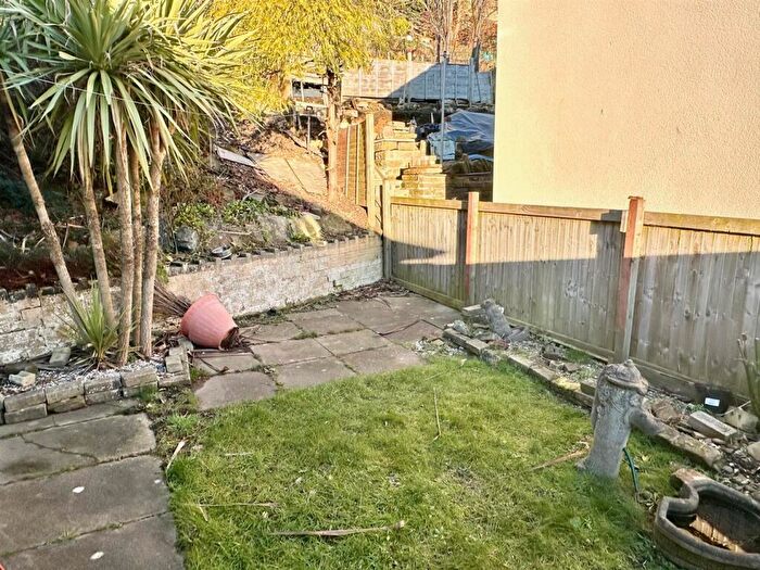 4 Bedroom Detached House For Sale In Springwood Drive, HX3