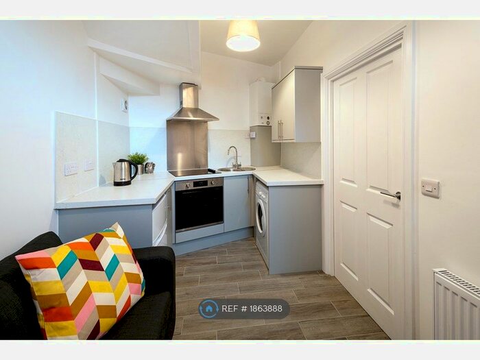 1 Bedroom Flat To Rent In New Station Road, Bristol, BS16