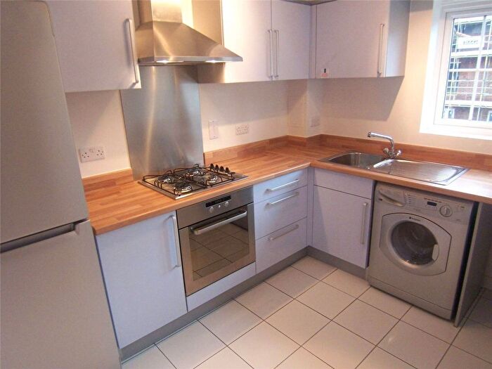 2 Bedroom Flat To Rent In Hemlock Close, Norbury, London, SW16