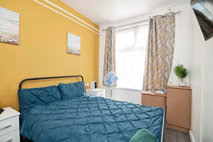 3 Bedroom Semi Detached House For Sale In Burlington Road, West Bromwich, B70