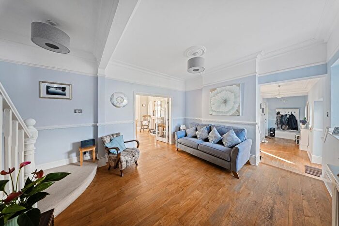 5 Bedroom Semi-detached House For Sale In Vicarage Road, Bexley Village, DA5