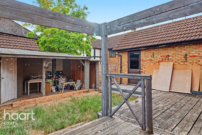 3 Bedroom Semi Detached House To Rent In Cavendish Way, Basildon, SS15