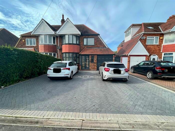 3 Bedroom Property To Rent In Lyndon Road, Solihull, B92