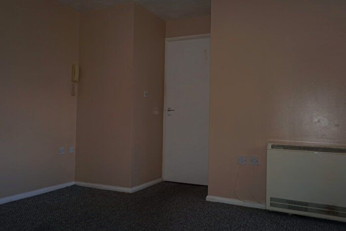 1 Bedroom Flat To Rent In Wells Court, Regarth Avenue, Romford, Essex, RM1