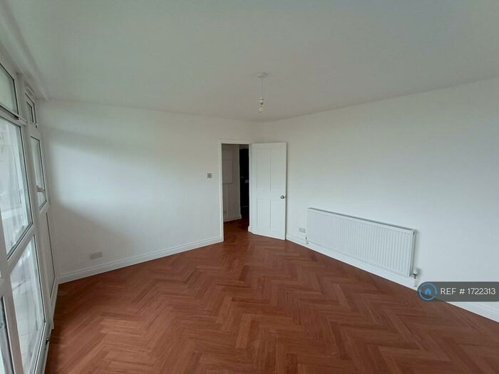 2 Bedroom Flat To Rent In Dorrington Point, London, E3