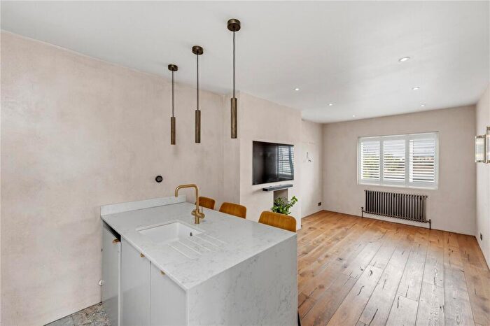 2 Bedroom Apartment To Rent In De Beauvoir Court, Northchurch Road, N1