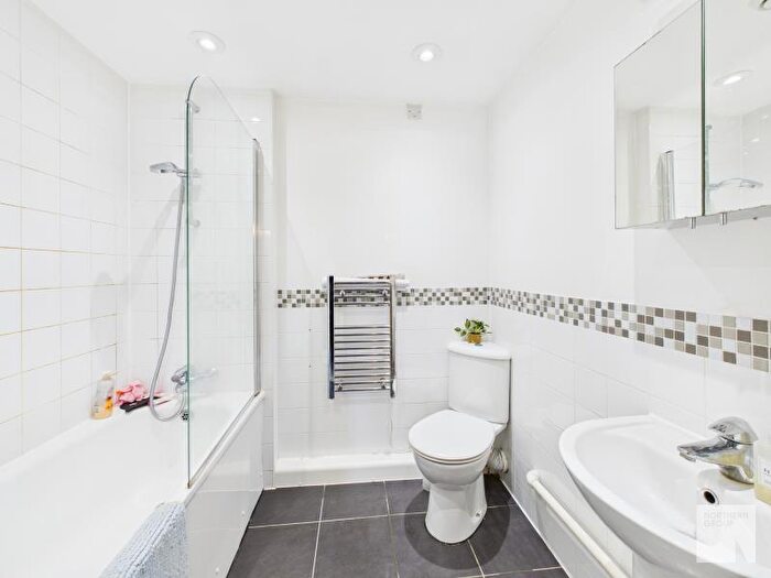 2 Bedroom Apartment To Rent In The Bayley :: Manchester Centre, M3