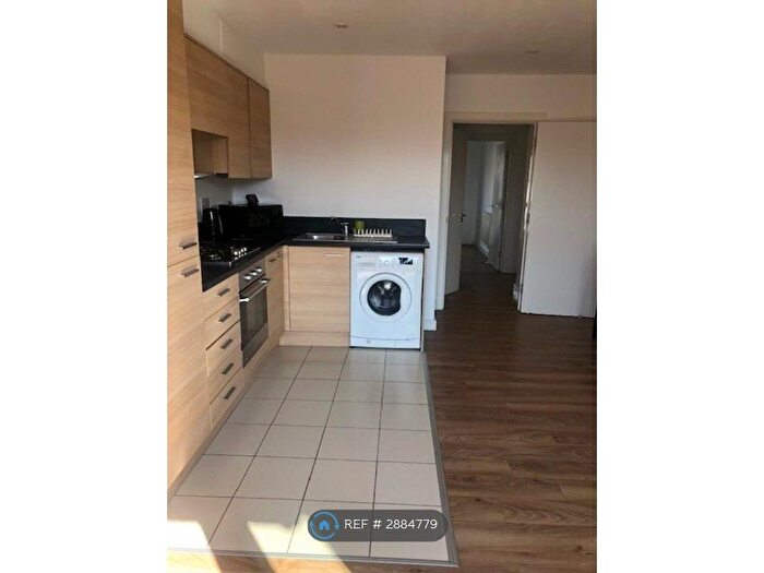 2 Bedroom Flat To Rent In Merrick House, Reading, RG2