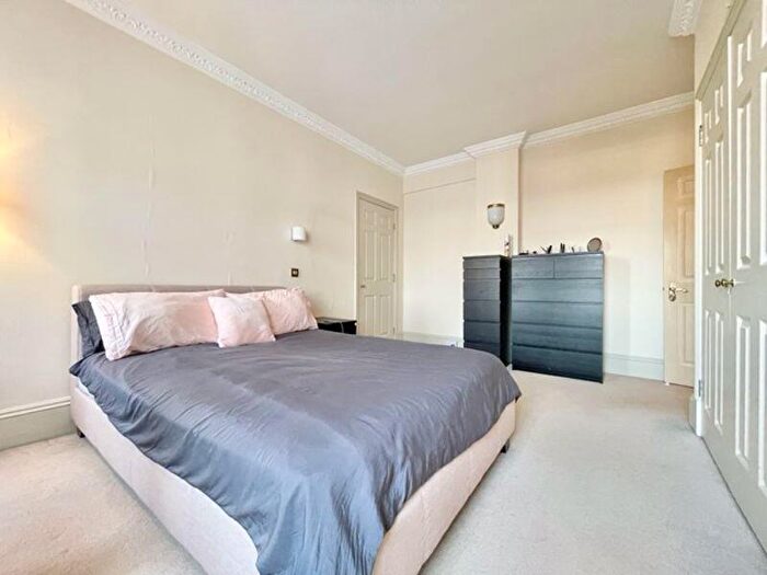 2 Bedroom Flat To Rent In Baker Street, NW1