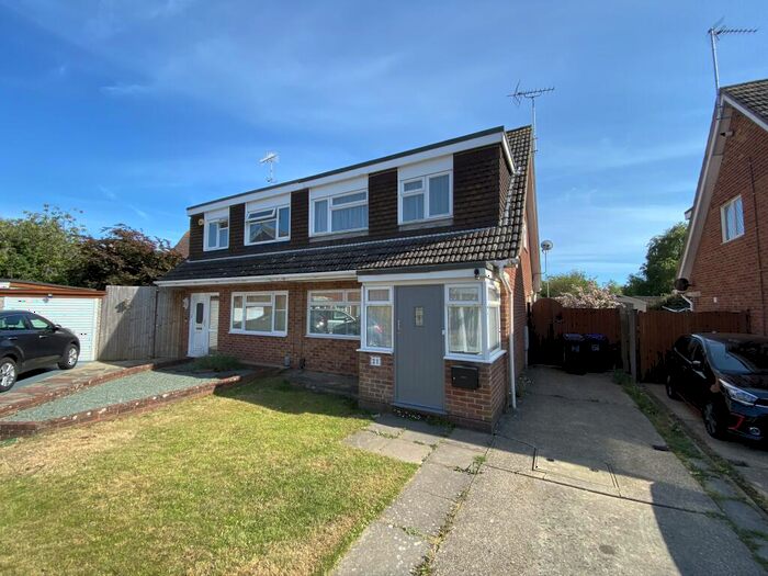 3 Bedroom Semi-Detached House To Rent In Ontario Gardens, BN13