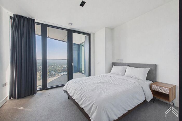 1 Bedroom Apartment To Rent In The Madison, Marsh Wall, Canary Wharf, E14