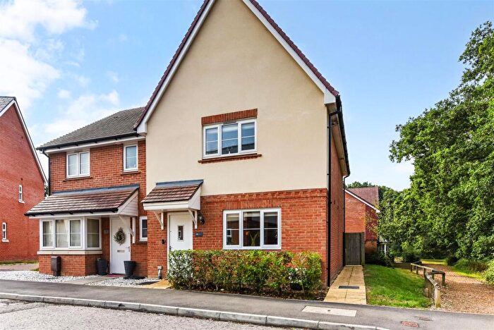 3 Bedroom Semi-Detached House For Sale In Merritt Way, Lovedean, PO8