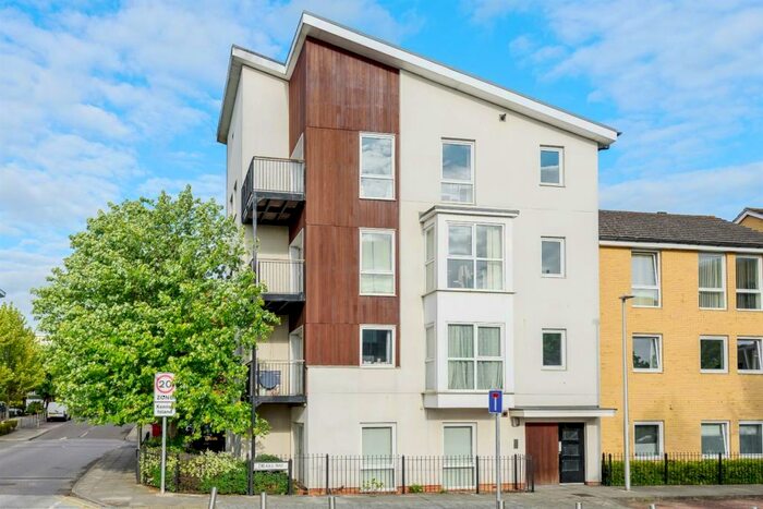 2 Bedroom Apartment To Rent In Drake Way, Reading, RG2