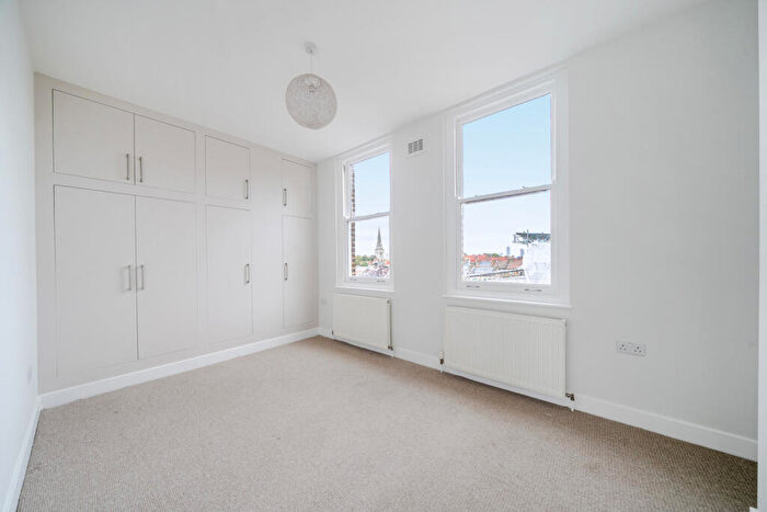 1 Bedroom Apartment For Sale In Vestry Road, London, SE5