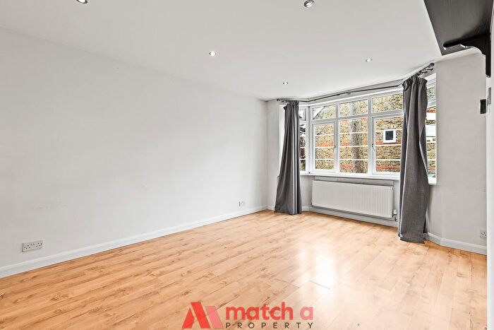 Studio To Rent In Hastings Road, Ealing, London, W13