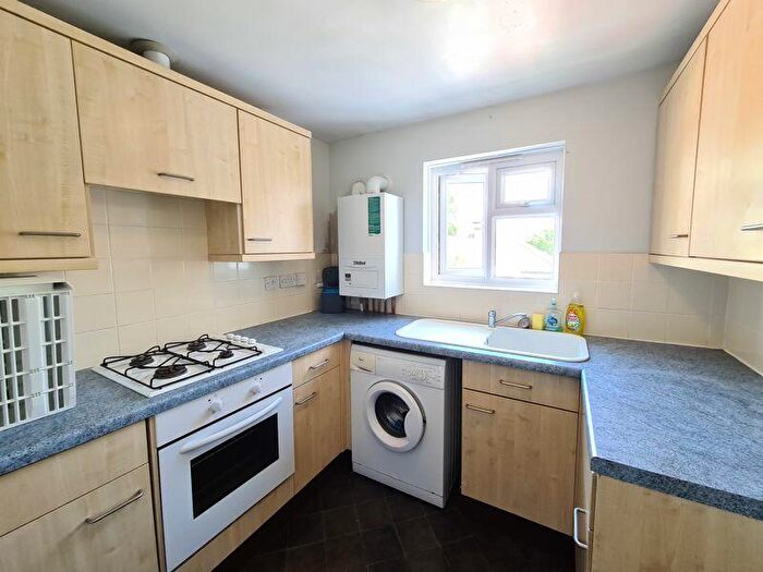 2 Bedroom Flat For Sale In Sutton Road, Southend-On-Sea, SS2