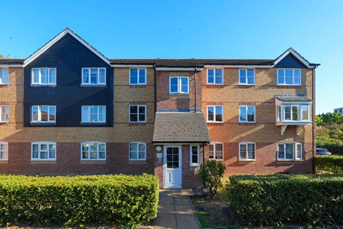 2 Bedroom Flat For Sale In Donald Woods Gardens, Surbiton, KT5