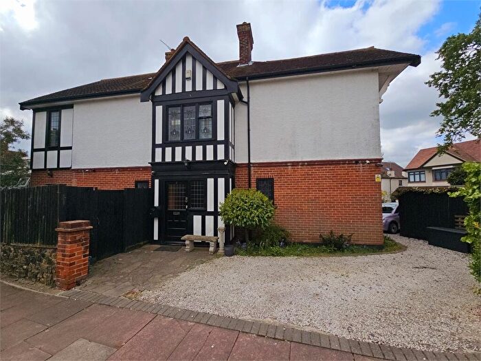 1 Bedroom Apartment To Rent In Parkside, Westcliff On Sea, Westcliff On Sea, SS0