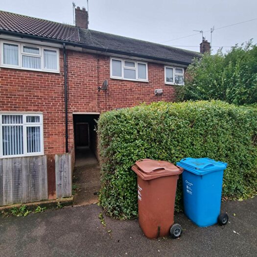 3 Bedroom Semi-Detached House To Rent In Bradford Avenue, Hull, HU9