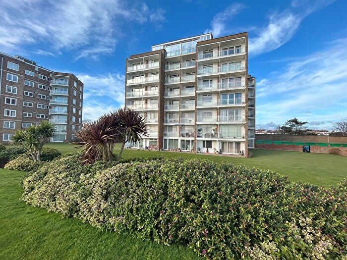 2 Bedroom Flat For Sale In West Parade, Bexhill On Sea, TN39