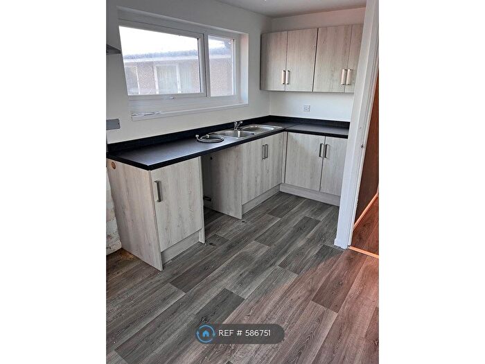 2 Bedroom Flat To Rent In Cornwall Court, Wirral, CH63