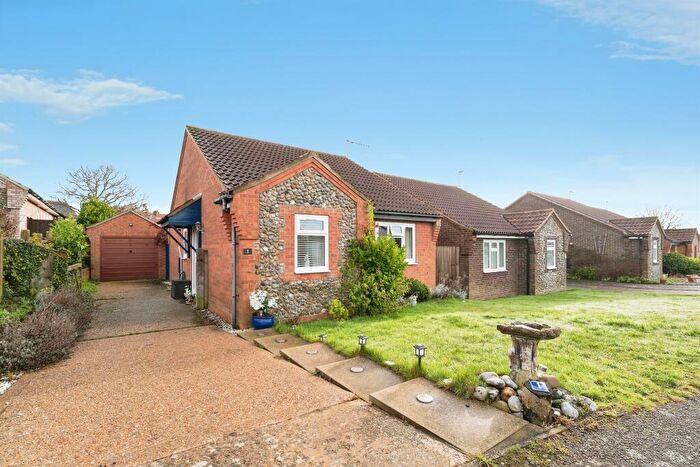 2 Bedroom Detached Bungalow For Sale In Hawthorn Rise, Mundesley, Norwich, NR11